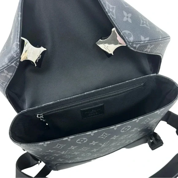 Louis Vuitton Men’s Messenger Voyage Pm Shoulder Bag Monogram Eclipse Black Gray - Picture 3 of 9